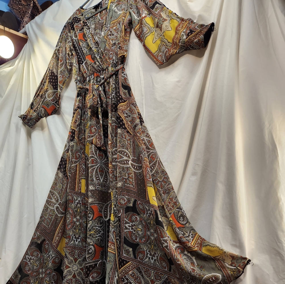 Elegant Paisley Maxi Dress - Multicolor